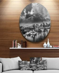 Design Art Art 'Amazing Night In New York City' Ultra Glossy Cityscape Circle Wall Art - 36 X 36
