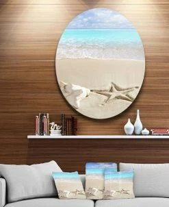 Design Art Art 'Caribbean Beach Starfish' Beach Photography Circle Metal Wall Art - 23 X 23