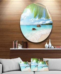 Design Art Art 'Praslin Island Seychelles Beach' Seashore Photo Circle Metal Wall Art - 36 X 36